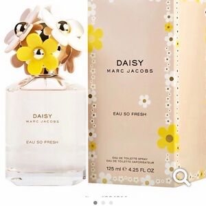 Marc Jacobs Daisy Eau So Fresh with Yellow and White Floral Cap